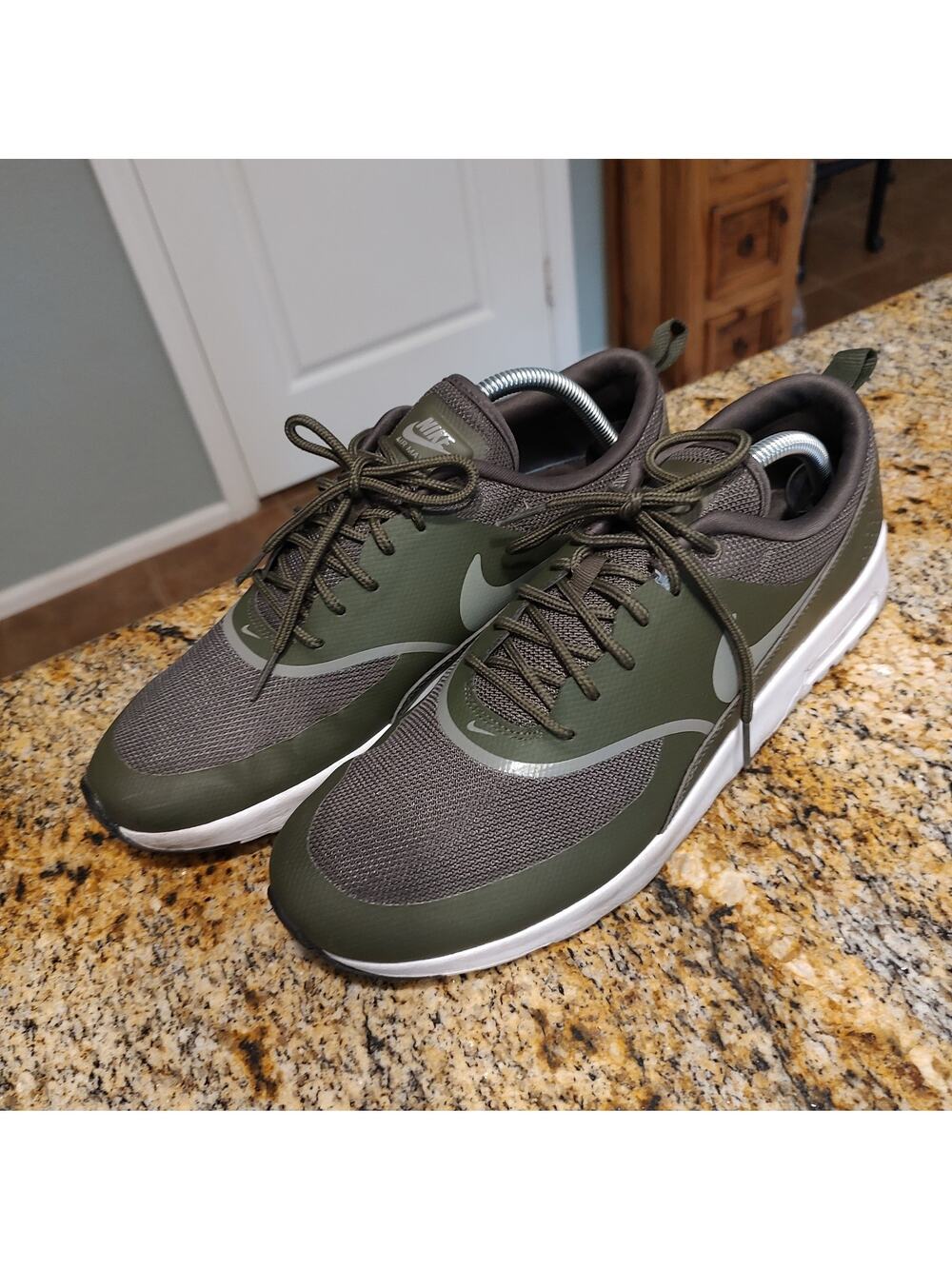 Nike Air Max Tavas Shoes US Womens Size 12 599409-310 Olive Green